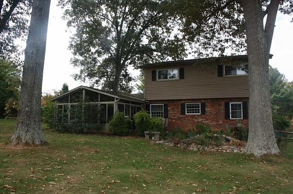 4th image of 1624 Fairway Dr