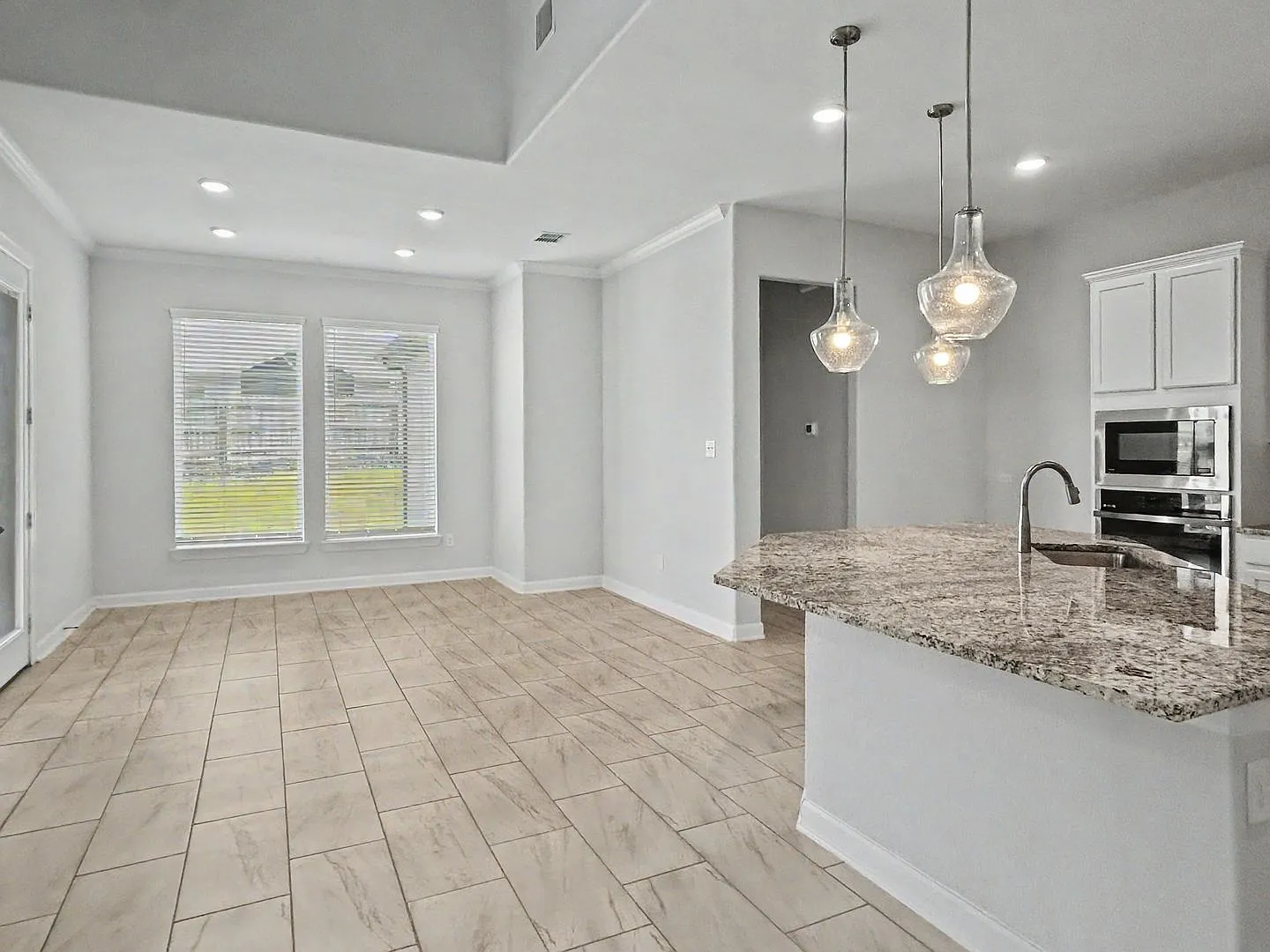 Modern Elegance in Cibolo Canyons | 4 Bed | 3.5 Bath | 3-Car Tandem Garage — Photo 3