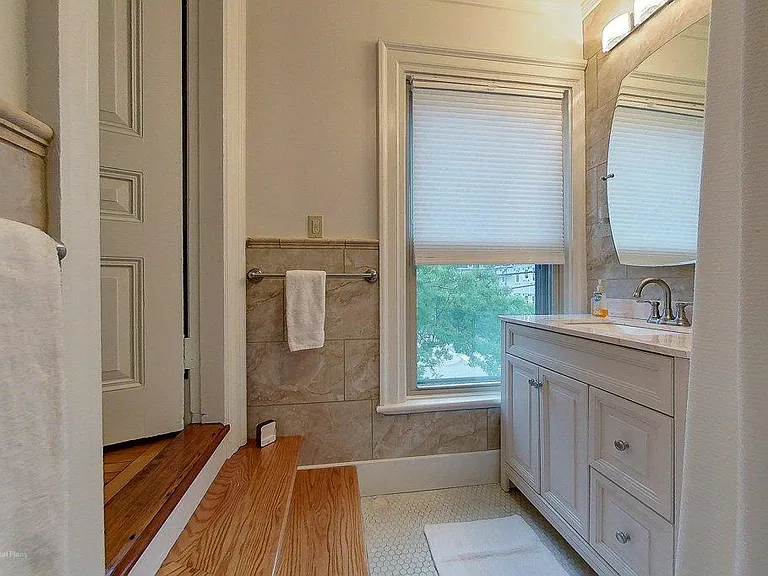 207 Broadway St #202 — Photo 12