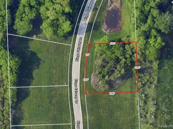 16658 Kings Fairway Ln, Grand Blanc, MI 48439