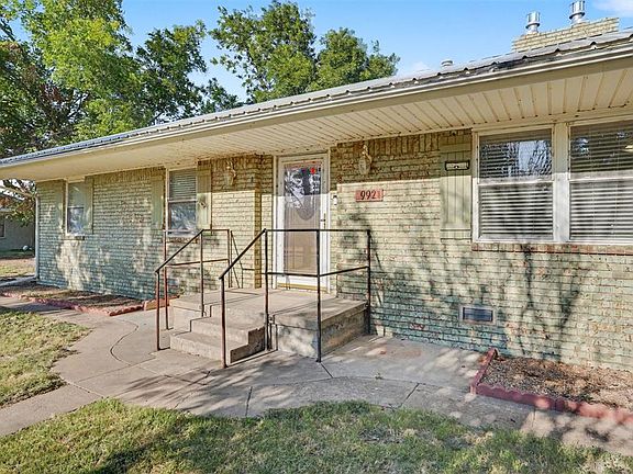 3rd image of 992 Hughes Ave