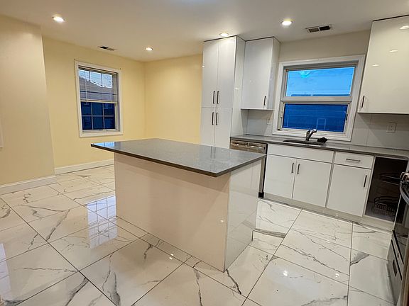 5th image of 41 Andrews St #2
