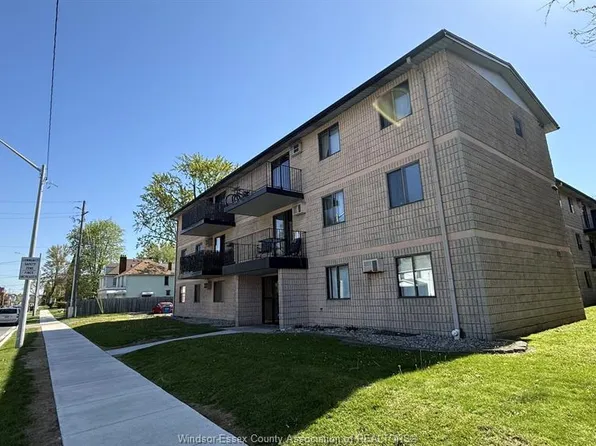3355 Sandwich St #304, Windsor, ON N9C 1B2