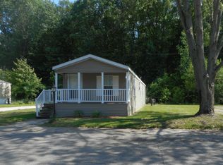 438 Rustic Ln S, Belleville, MI 48111