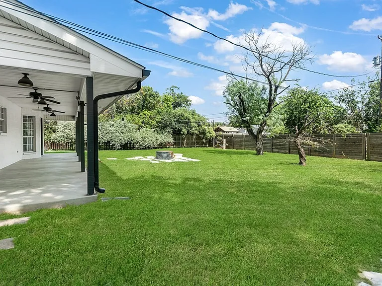 803 N Bowie St — Photo 27