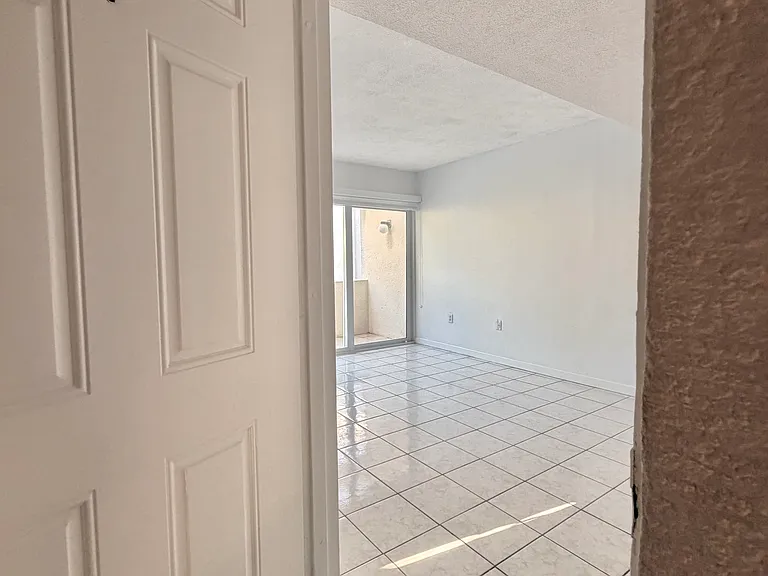1912 SW 17th Ave #21 — Photo 16