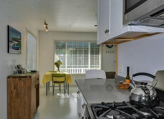 5th image of 209 Saxon Ave Unit 209