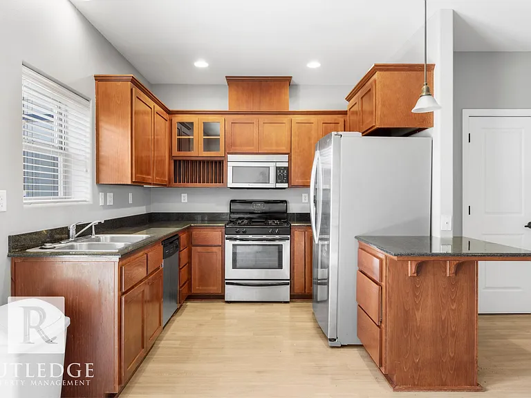 263 Tyler Ave — Photo 9