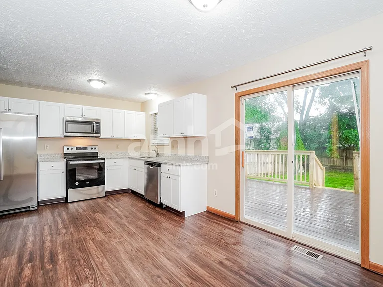 5433 Longworth Dr — Photo 10