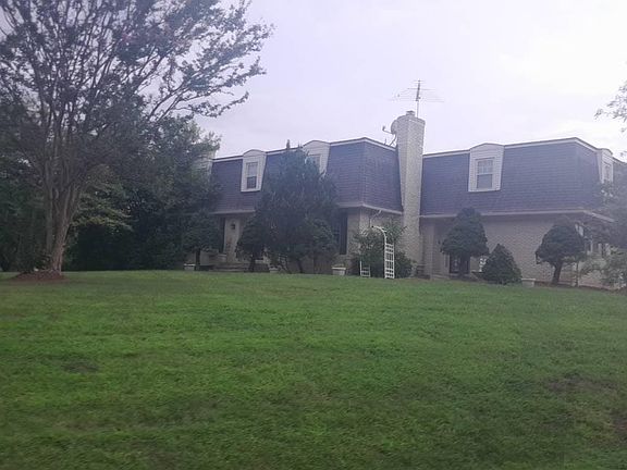 3rd image of 1400 Rosemary Ct