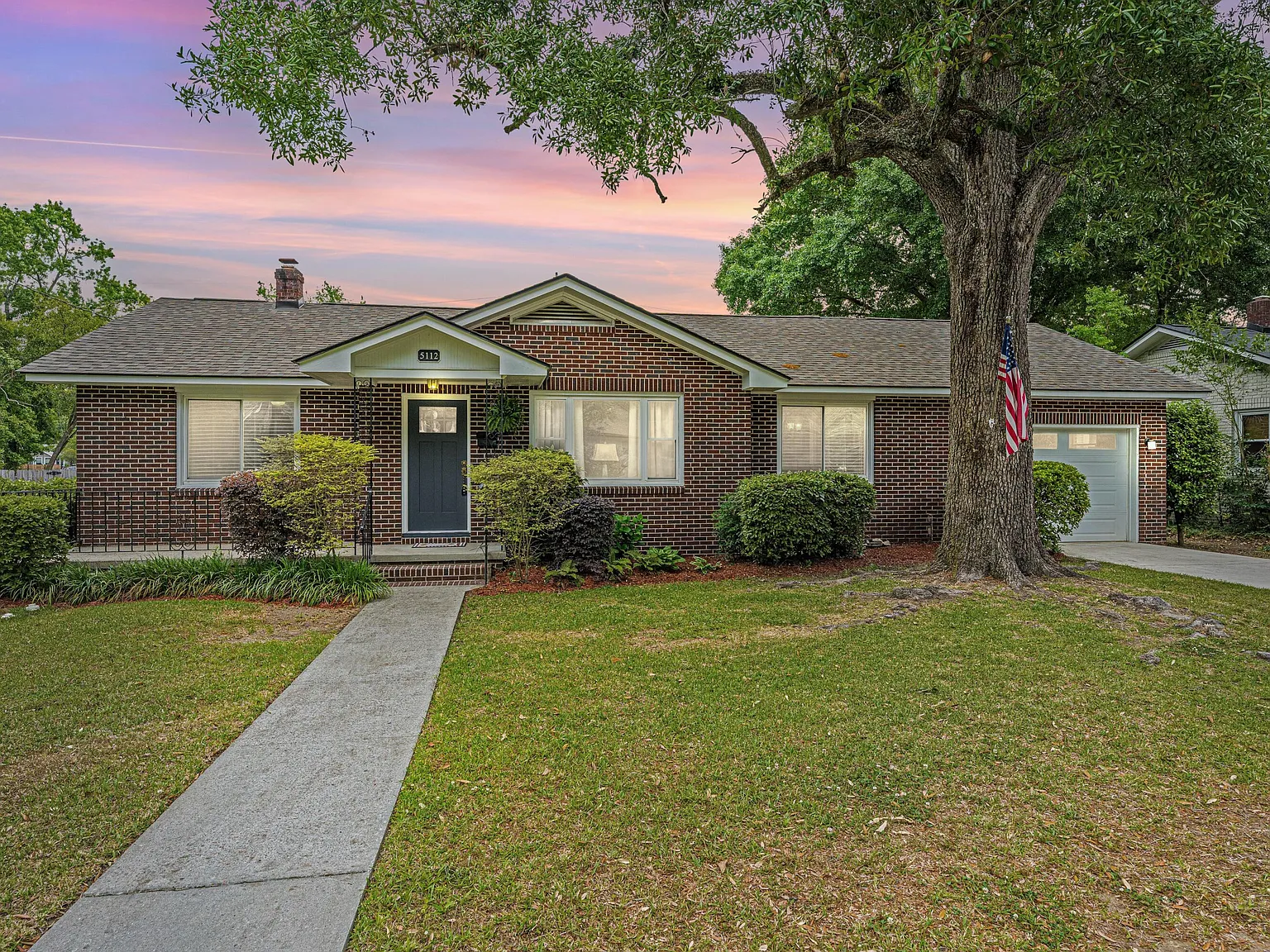 3 bed, 2.0 bath, 1800 sqft, $4,000 — Photo 1