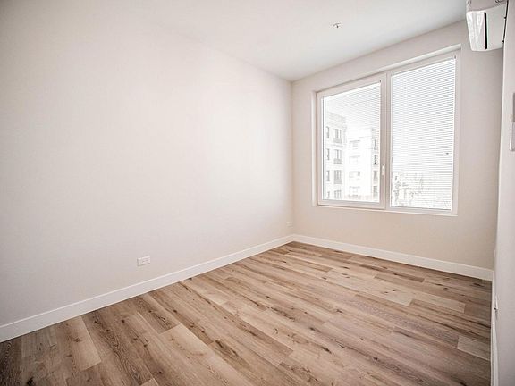 4th image of 1523 W Howard St