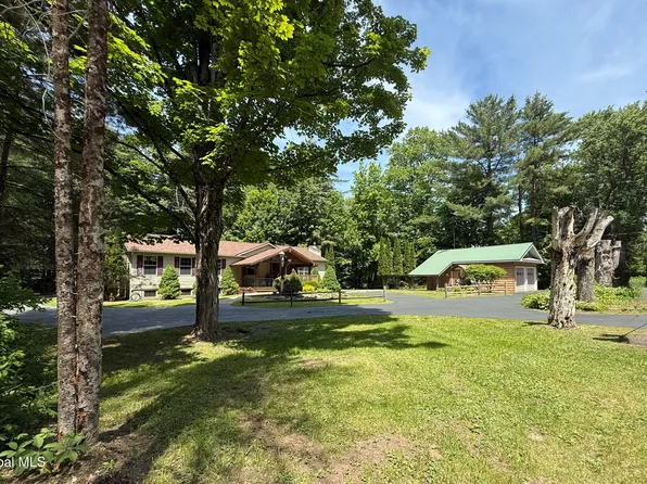 371 Lakeview Road, Broadalbin, NY 12025