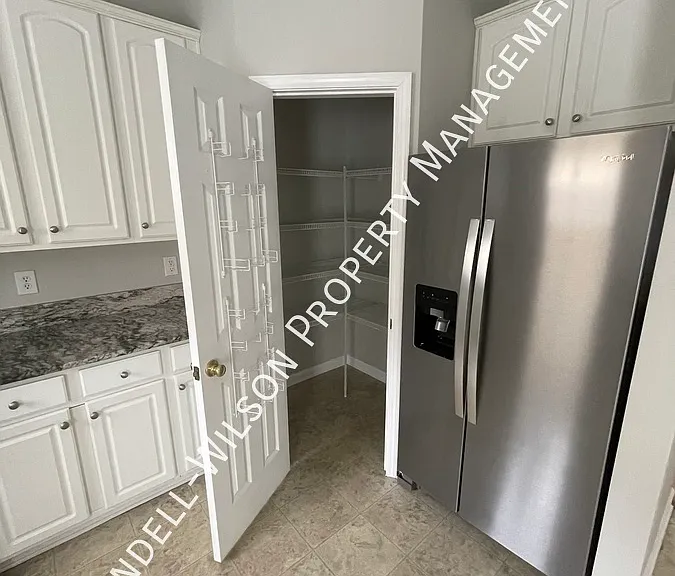 2800 Gross Ave — Photo 6