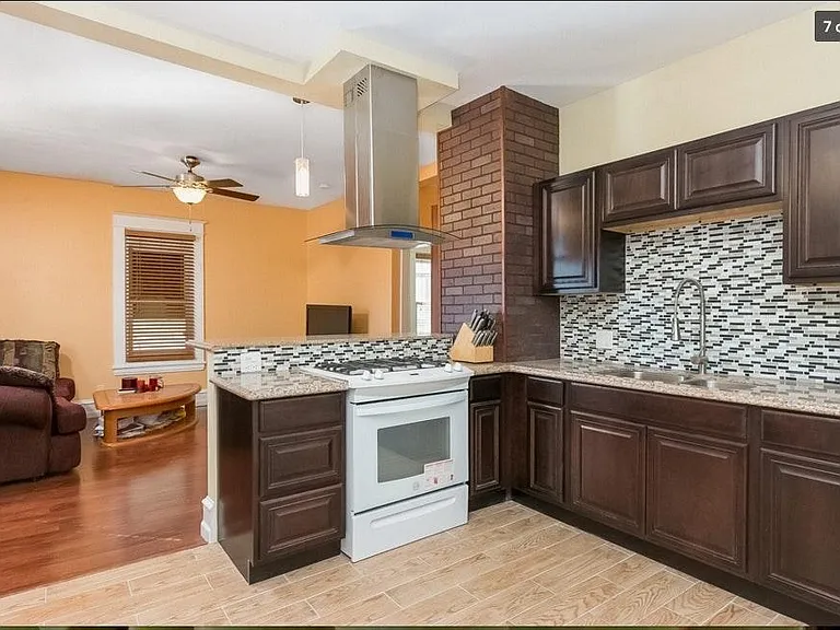 Kitchen & dining area
