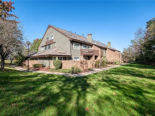 2601 Leona Ln, Coraopolis, PA 15108
