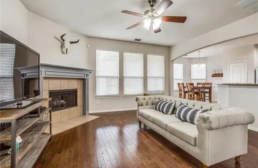 3 bed, 2433 sqft, $3,000 — Photo 4