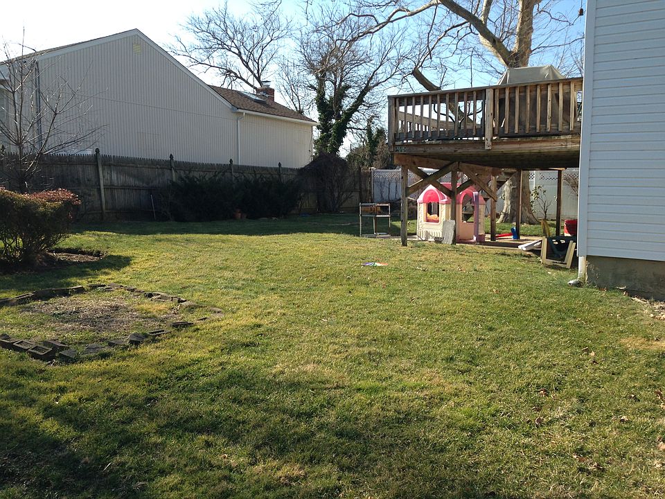 2nd image of 372 Divot Rd