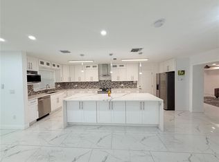 1557 Robinson Dr N, Saint Petersburg, FL 33710