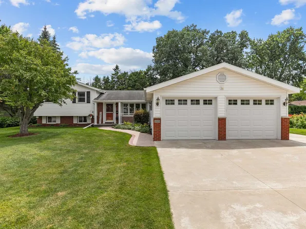 1525 E John St, Appleton, WI 54915