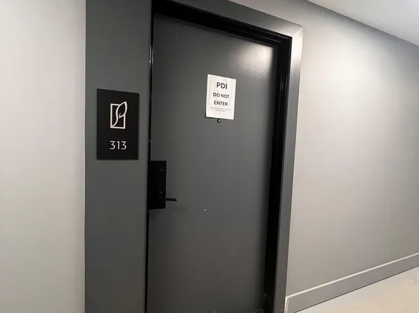 430 Square One Dr #313, Mississauga, ON L5B 0E2