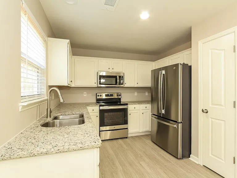 130 Hampshire Dr — Photo 8