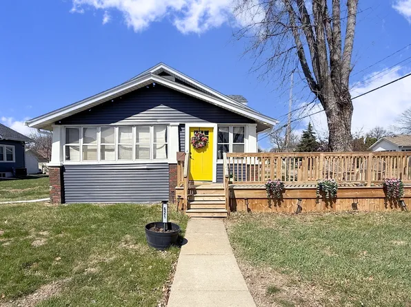 621 24th Ave, Moline, IL 61265