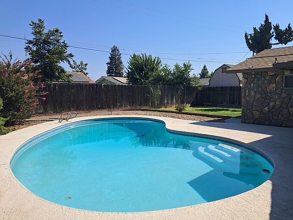 3rd image of 707 Westwood Dr