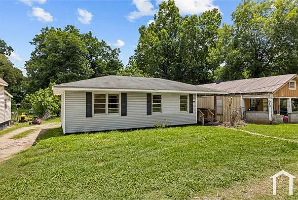 3 bed, 900 sqft, $1,095 — Photo 3