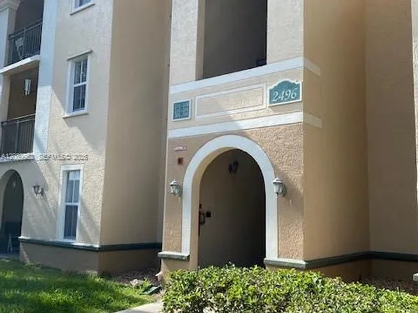 2496 Centergate Dr APT 201, Hollywood, FL 33025