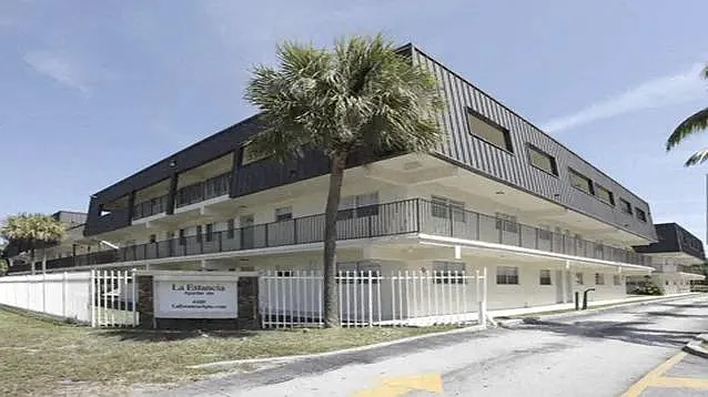 La Estancia Apartments — Photo 4