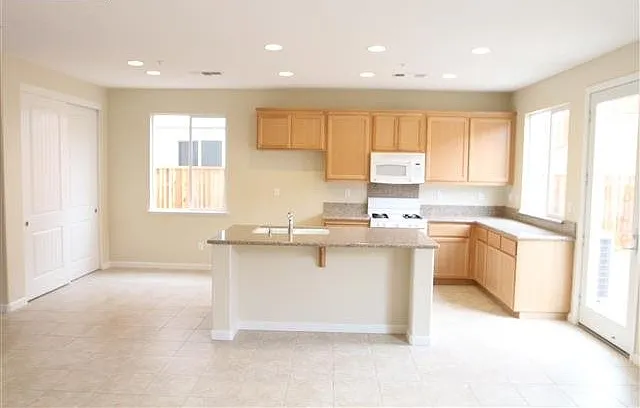 254 Altadena Cir — Photo 11