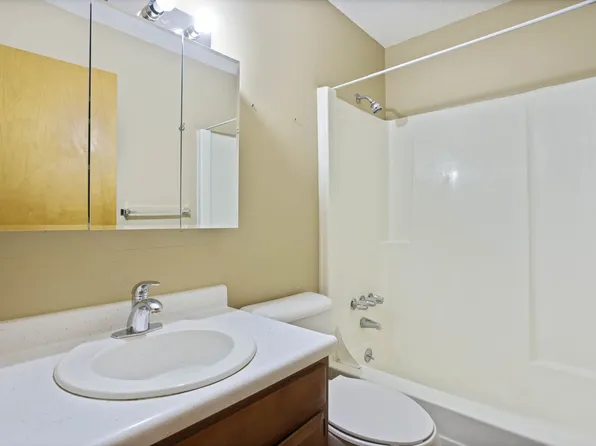200 Swanson Rd, Saginaw, MI 48609