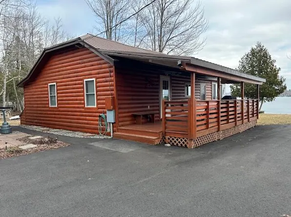 28 Valentine Lane, Dexter, ME 04930