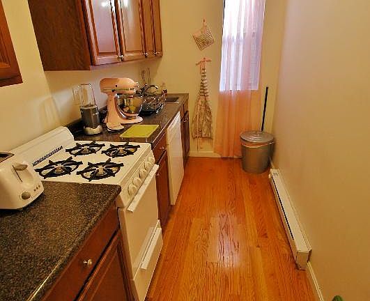5th image of 37 Westland Ave