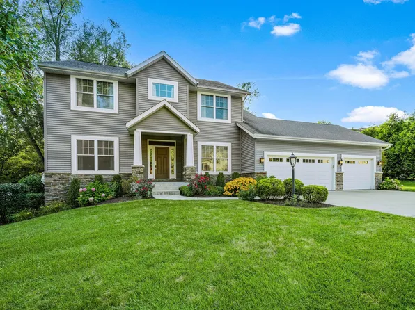 52731 Spring Valley Ln, Granger, IN 46530