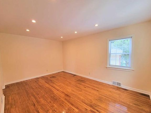 4th image of 134 Grand Ave Floor 1