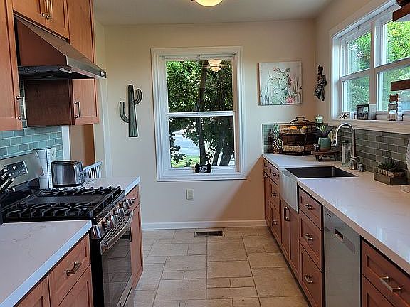 4th image of 3257 Lake Ave