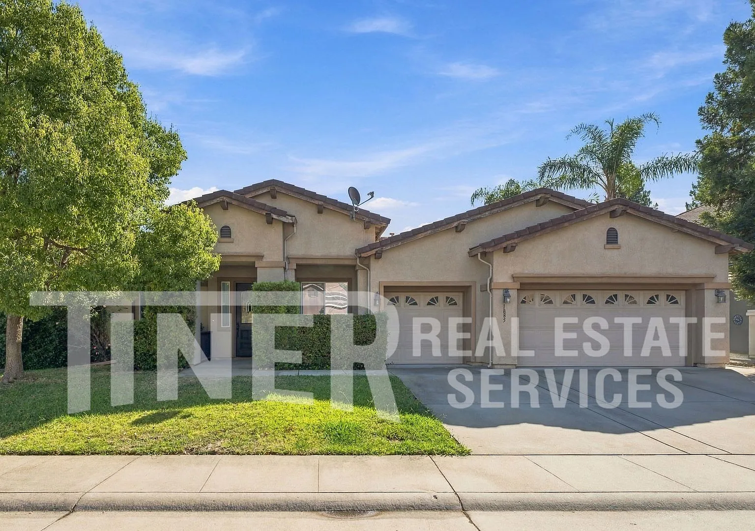 1885 Casterbridge Dr - TIER 1 -Stunning Three Bedroom+ office/den Roseville Home — Photo 1