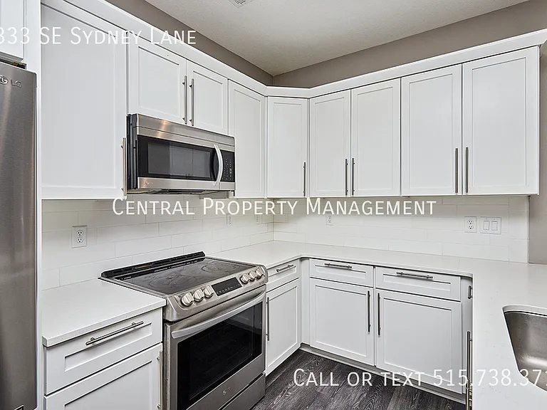 2333 SE Sydney Ln — Photo 8