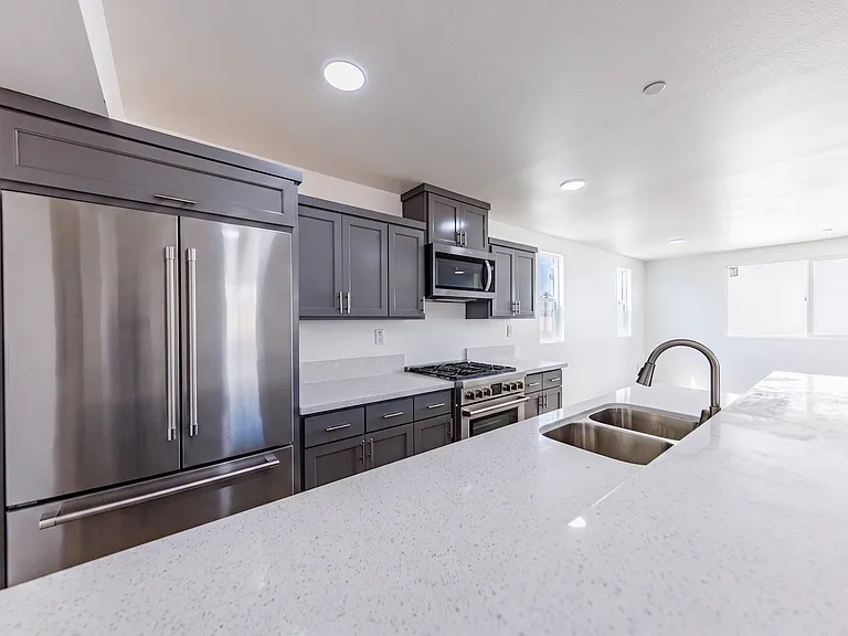 Huge 2, 3 & 4 Bed 2026 Townhomes — Photo 5
