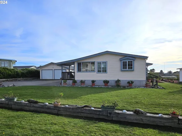 98618 Camellia Dr, Brookings, OR 97415