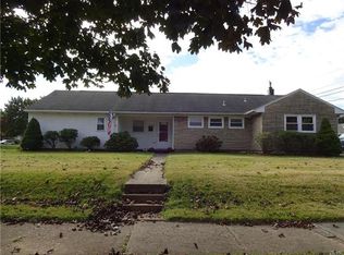 2325 Stonehenge Rd, Bethlehem, PA 18018