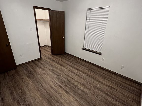 5th image of 915 NE Rogers Ln #2
