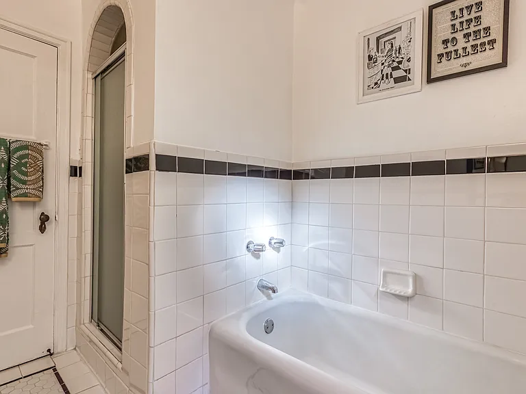 600 S Burnside Ave #4 — Photo 53