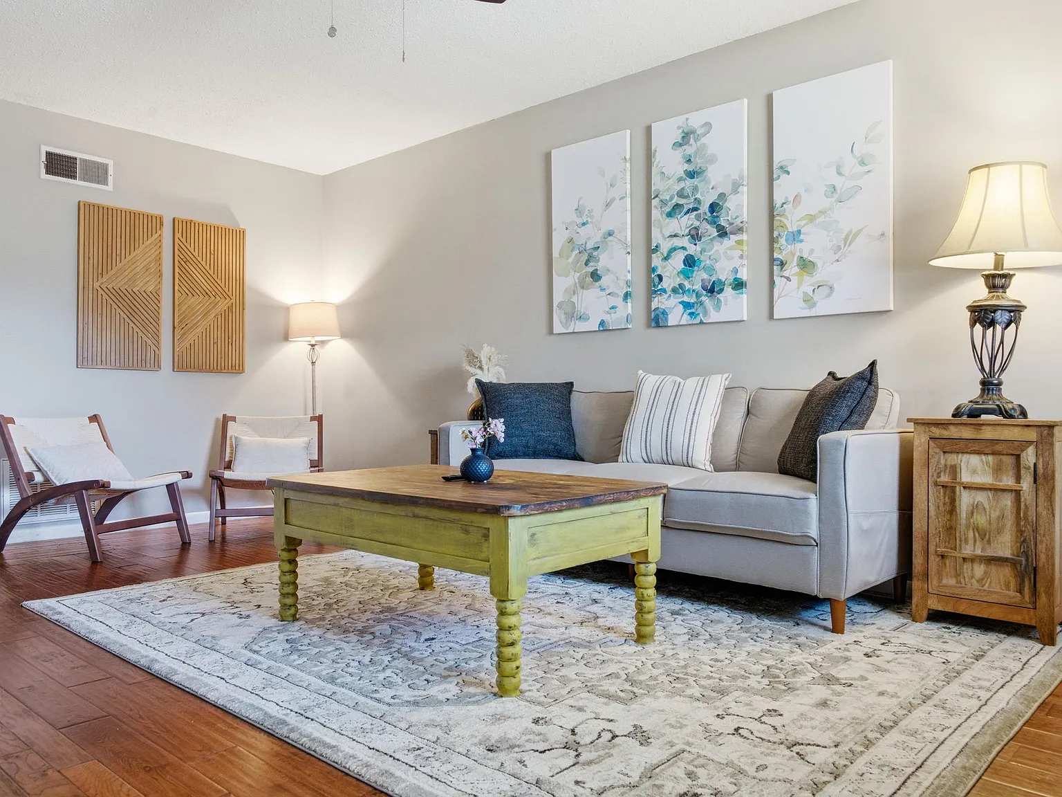 2 bed, 1.5 bath, 1100 sqft, $1,100 — Photo 2