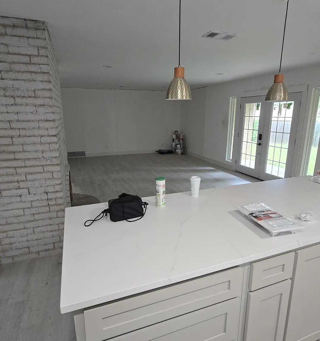 4 bed, 2342 sqft, $2,600 — Photo 2