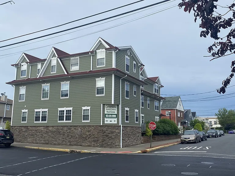 81 Lester St — Photo 7