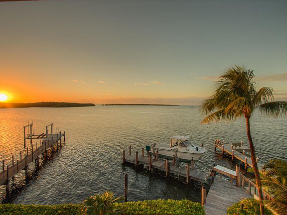 5th image of 428 S Coconut Palm Blvd