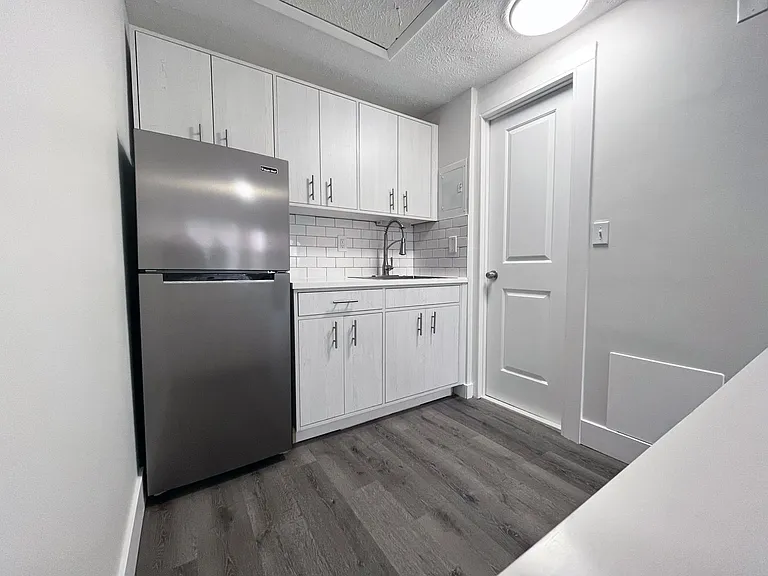 Pine Grove Apartments — Photo 35